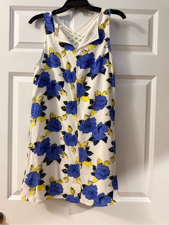 entro Dresses & Skirts - Womens White Floral Dress with Blue and Yellow Roses